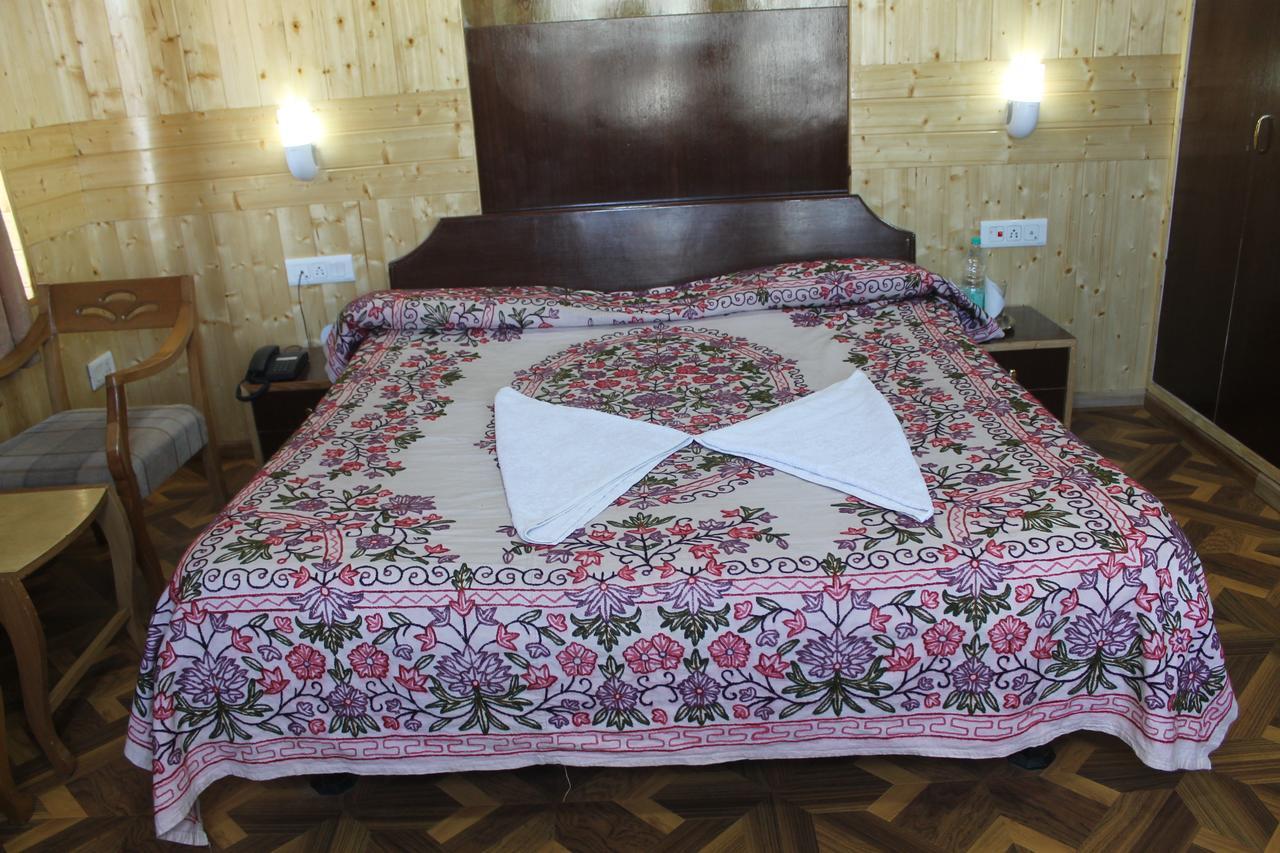 Fluorescence Hotel And Restaurant Gulmarg Dış mekan fotoğraf